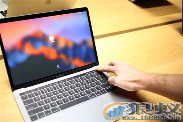 苹果CEO库克出席毕业典礼吐槽Win PC太难用