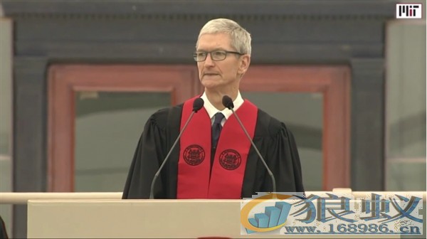苹果CEO库克出席毕业典礼吐槽Win PC太难用